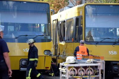 Stadtbahnen stossen zusammen - 8 Verletzte in Stuttgart-Ost